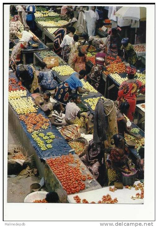 CP  N° 8566 - AFRIQUE EN COULEURS - Marché - Timbre Costume Traditionnel - Benin