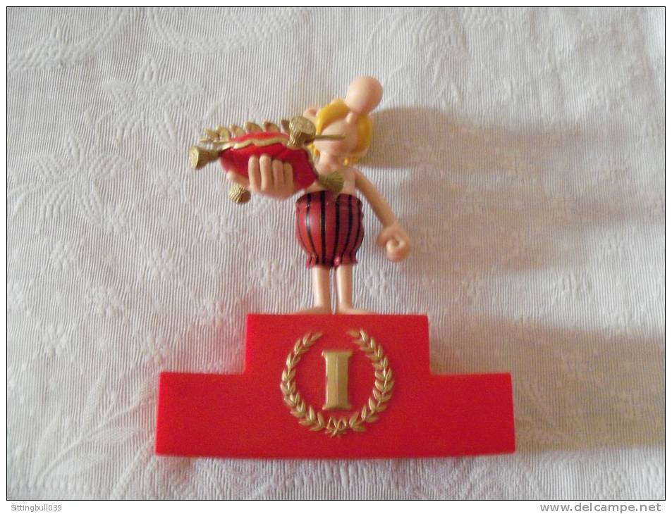 ASTERIX. Tirelire Plastoy, Astérix Vainqueur Aux Jeux Olympiques. 2007. Les Ed. Albert René / GOSCINNY - UDERZO. - Figurine In Plastica