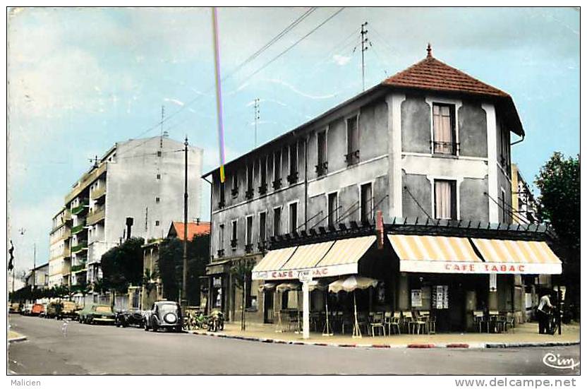 Val De Marne -ref  196- Saint Maur -st Maur Des Fosses - Avenue Foch Et La Place Nationale -cafe Tabac - Saint Maur Des Fosses