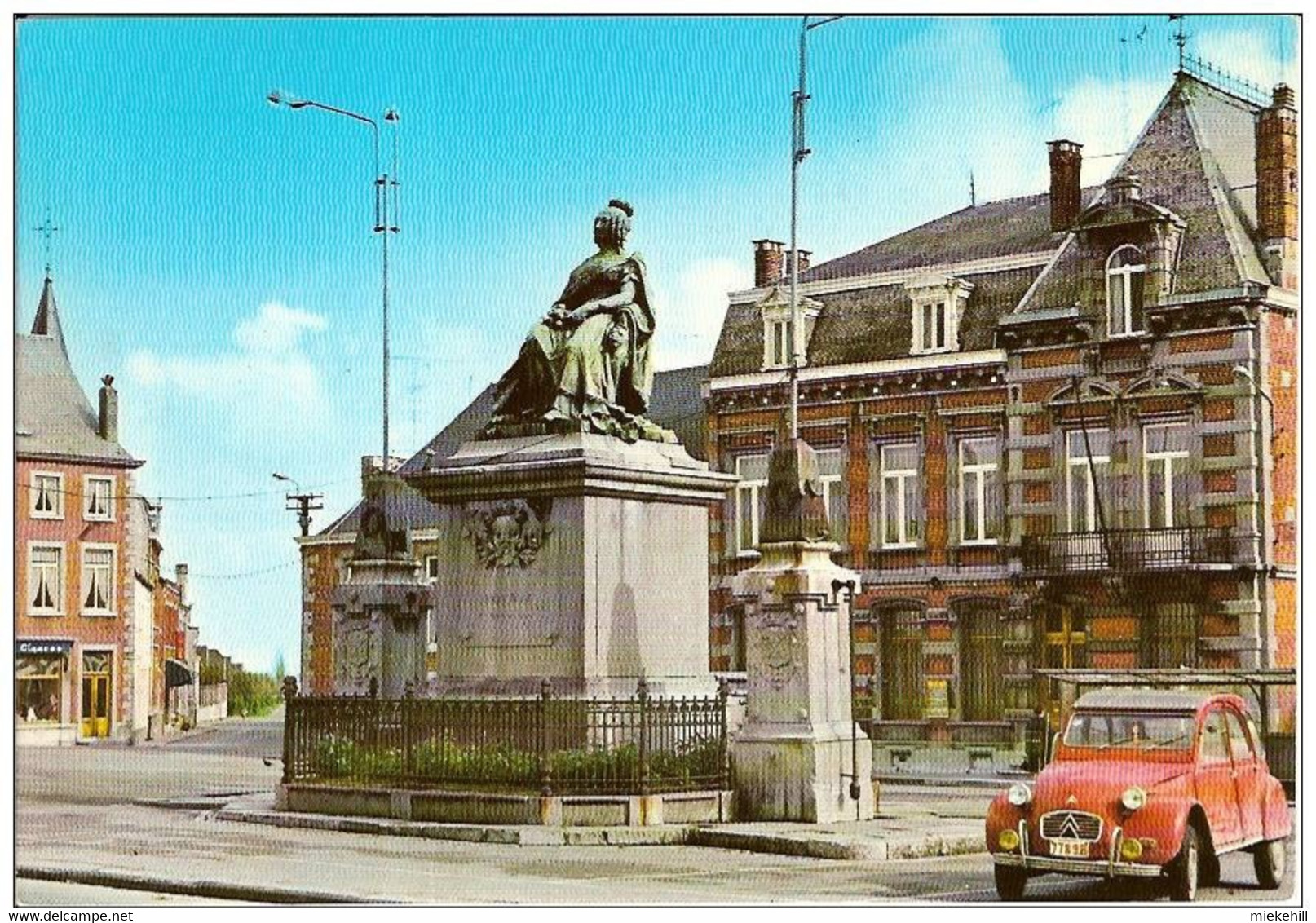 PHILIPPEVILLE-STATUE DE LA REINE MARIE-LOUISE-AUTOMOBILE CITROEN - Philippeville