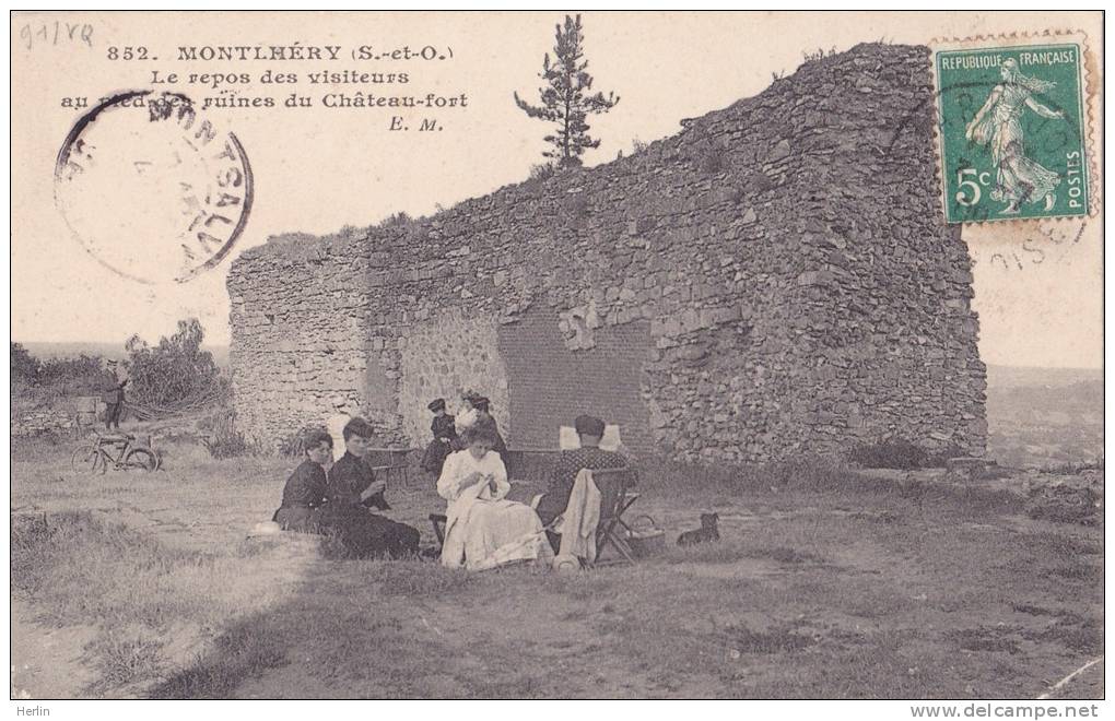 91 - MONTLHERY - Le Repos Des Visiteurs Au Pied Des Ruines Du Château-fort - Montlhery