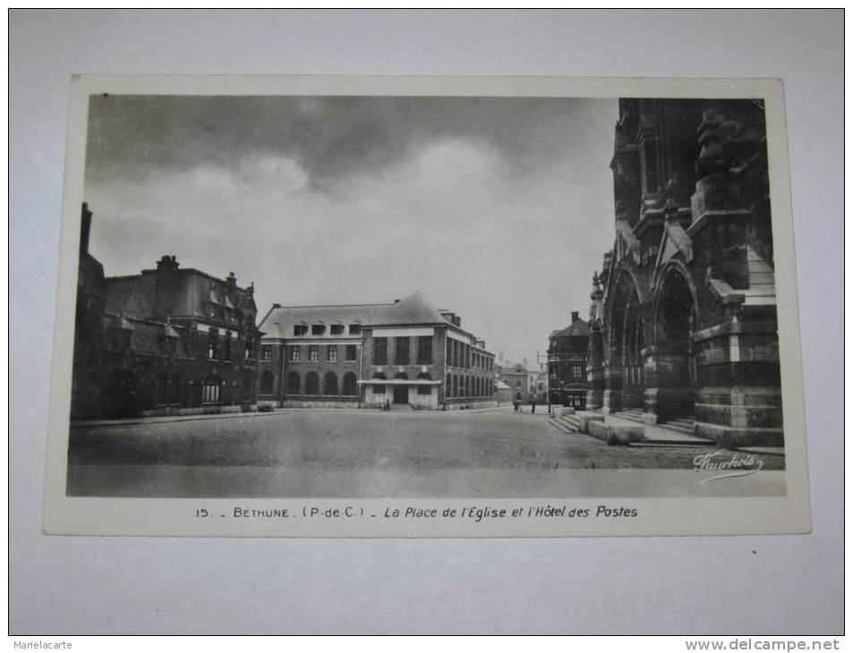 Rerf 15 - Dept 62 Bethune  La Place De L'église Et Hotel Des Postes 1952 - Bethune