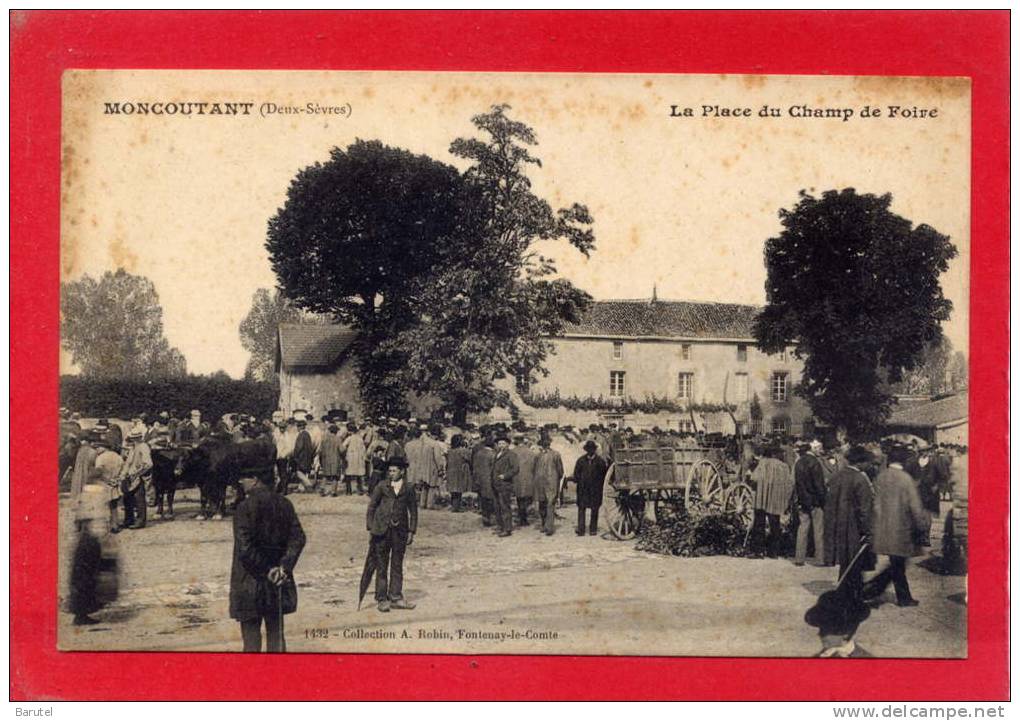 MONCOUTANT - La Place Du Champ De Foire - Moncoutant