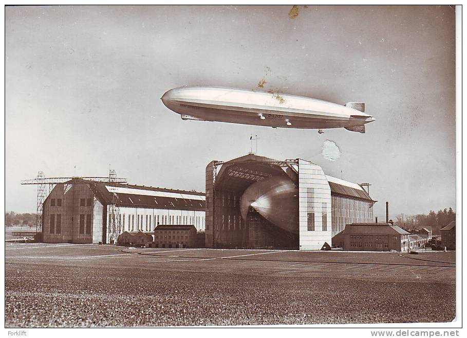 Graf Zeppelin About The Airship Hangars Friedrichshafen With Airship Hindenburg Under Construction - Zeppelin