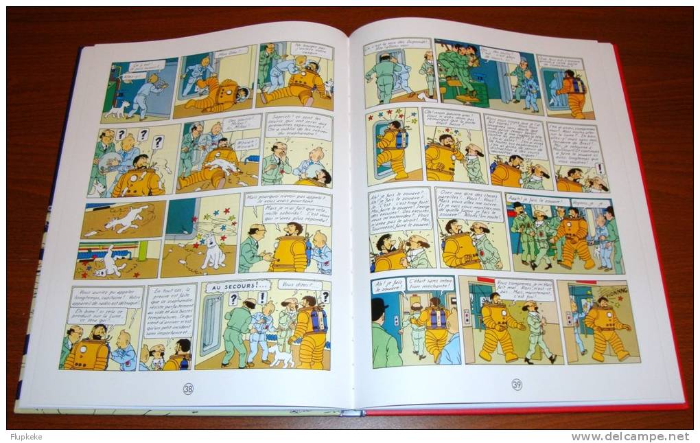 Tintin Et La Lune Édition Collector Deux Albums Objectif Lune Et On A Marché Sur La Lune Avec 16 Pages D´Archives - Tintin