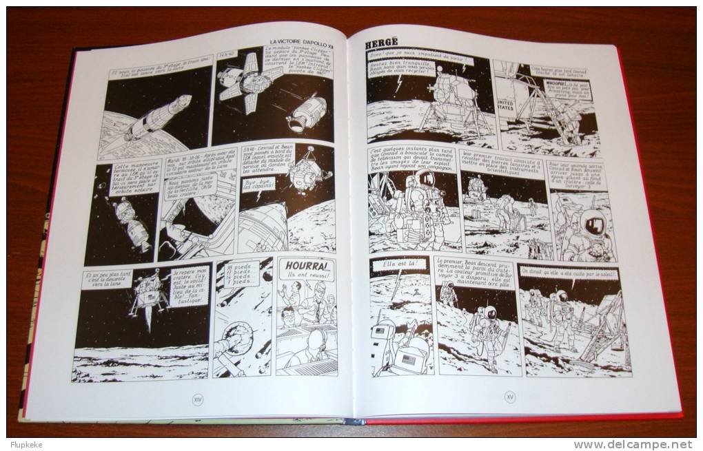 Tintin et La lune Édition Collector deux Albums Objectif Lune et On a marché sur la Lune avec 16 Pages d´Archives