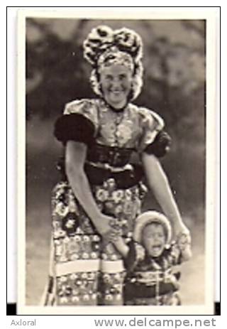 MEZOKOVESD HONGRIE 1950 JEUNE FEMME ET BEBE COSTUME NATIONAL ED ?  N° 1 PHOTO 7 X 4.5 CM  TBE - Luoghi