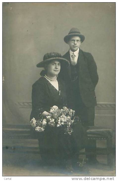 Couple, Chapeaux, Fleurs, ... - Couples