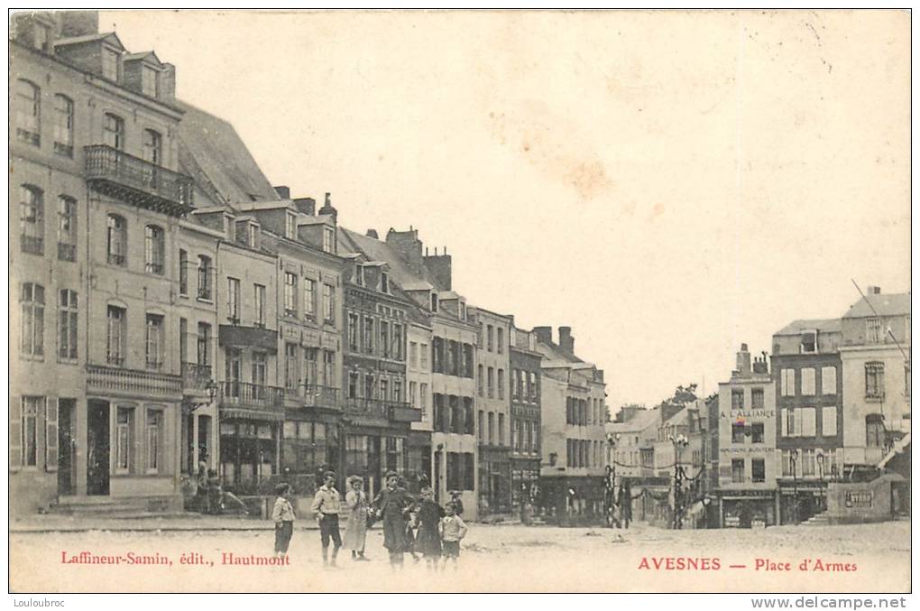 59 AVESNES  SUR HELPE PLACE D'ARMES - Avesnes Sur Helpe