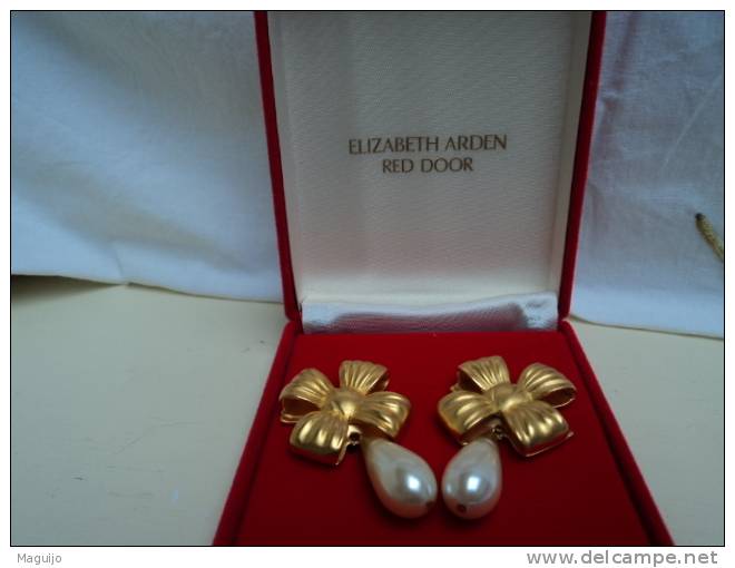 ELIZABETH ARDEN : RED DOORS"   BOUCLES D´OREILLES DS COFFRET VELOURS  LIRE !!! - Miniaturen Damendüfte (ohne Verpackung)