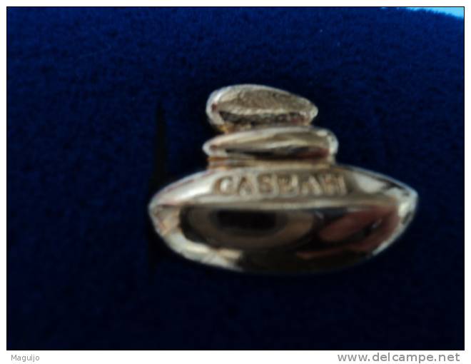 AVON PIN´S /BROCHE " CASBAH"+ BOITE  LIRE!!! - Miniaturen Damendüfte (mit Verpackung)