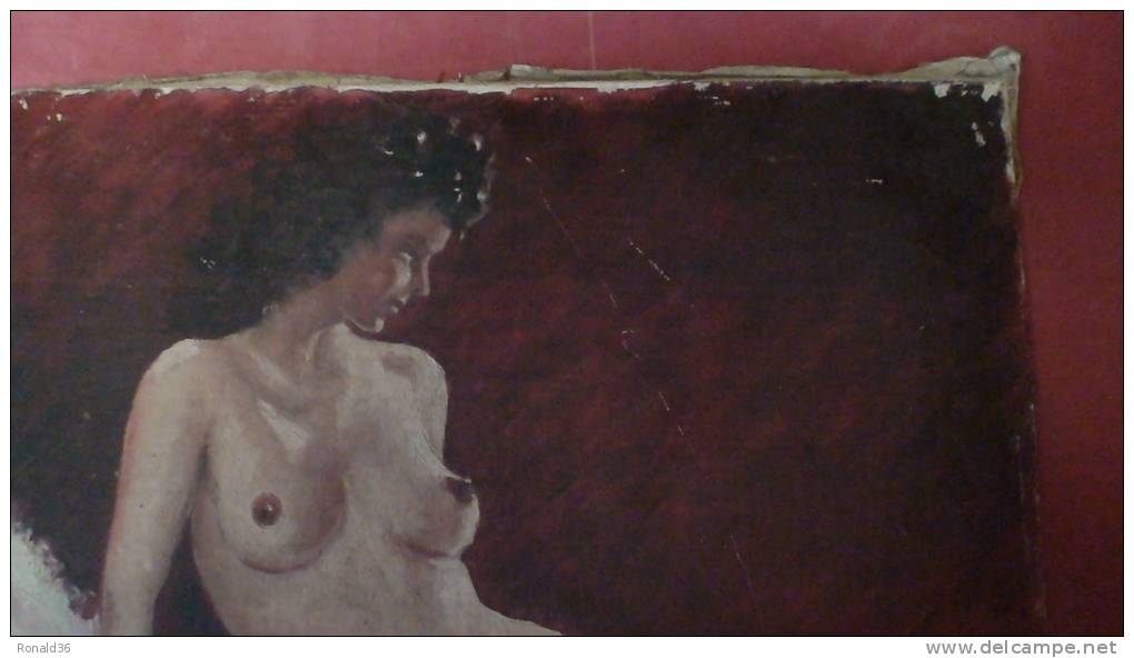 Tableau Femme Brune Nue Sur Un Lit Fond Rouge ( Seins Nus  Jambes Repliées ) Signé M NOEL ? HOEL - Oils