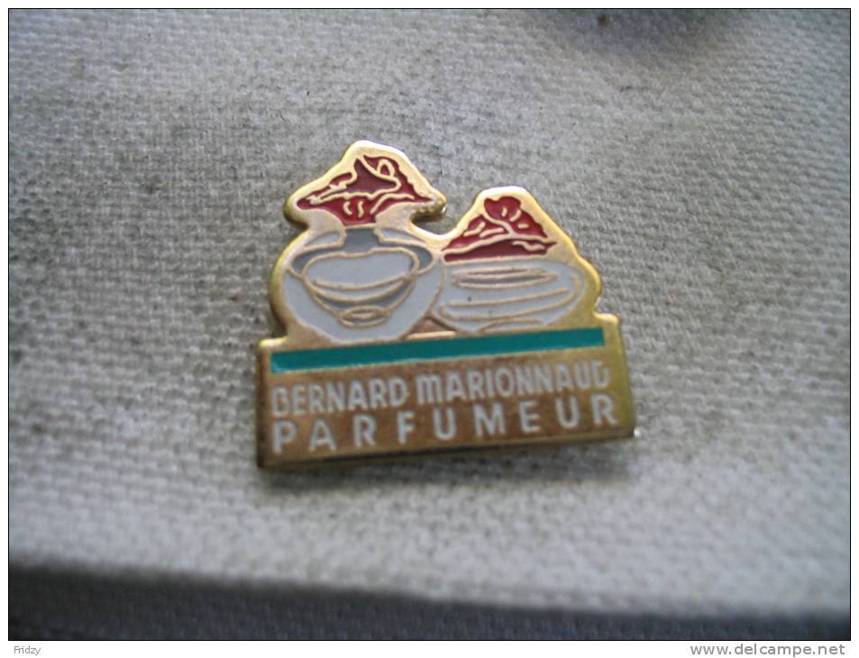 Pin´s  Du Parfumeur Bernard MARIONNAUD - Parfum