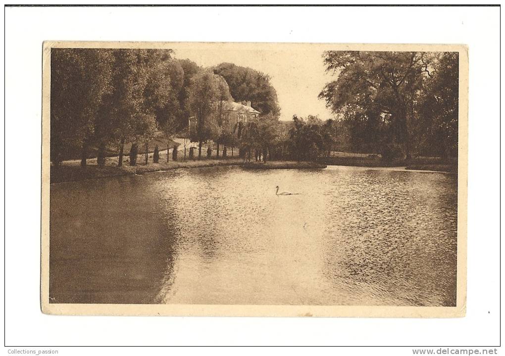 Cp, 14, Orbec, Le CHâteau De La Vespière Et L'Etang, Voyagée 1949 - Orbec