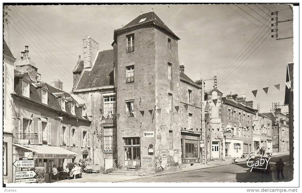 53 - LASSAY - Rue Du Champ De Foire - Semi-Moderne - Petit Format - Lassay Les Chateaux