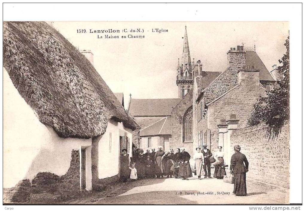 LANVOLLON - L'église - La Maison En Chaume. - Lanvollon