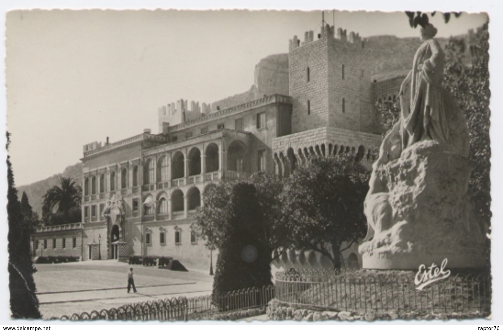 21) CPSM  MONACO Le Palais Du Prince Façade Sur La Place - Fürstenpalast