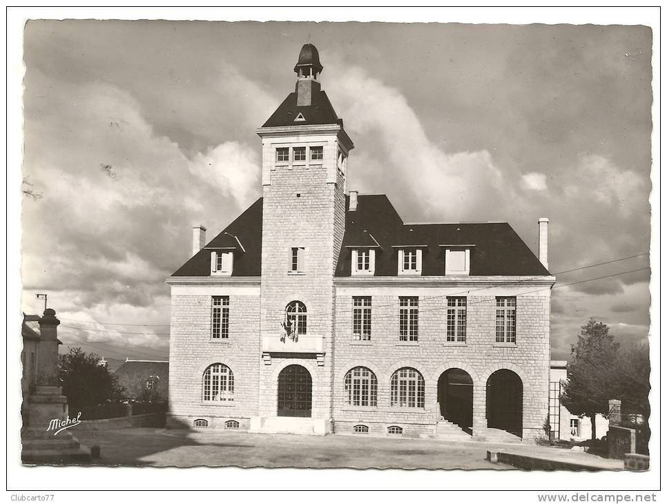 Egletons (19) : La Mairie En 1950  PHOTO VERITABLE. - Egletons