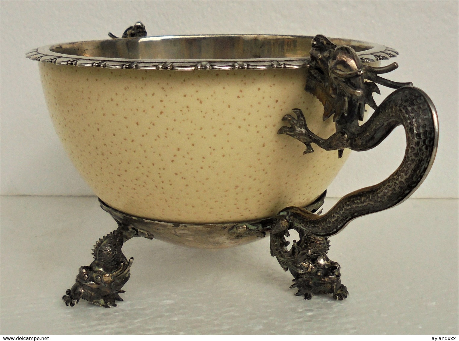 CINA (China): Old silver dragon bowl with egg of ostrich - marked Luen Wo