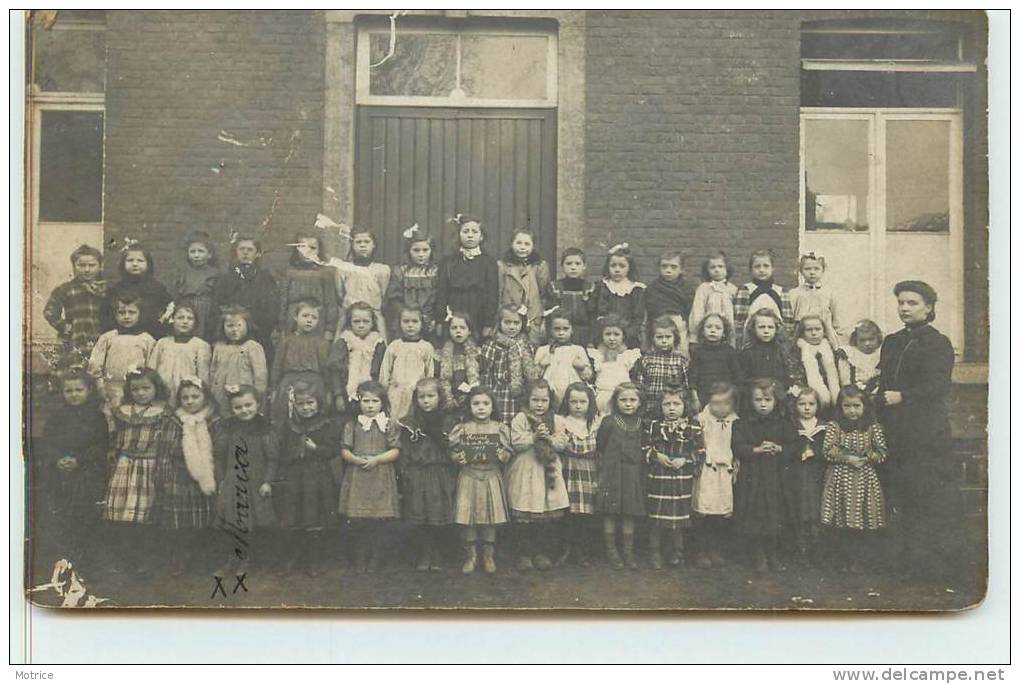 HERSTAL (liège)  -  Une Classe D'école (carte Photo). - Herstal