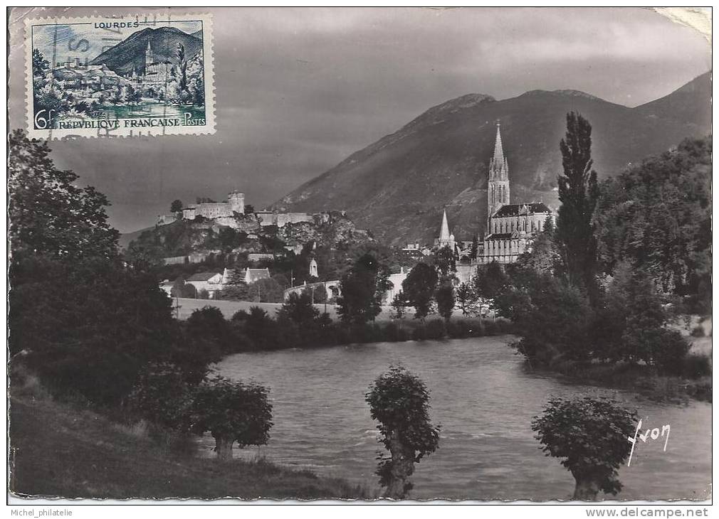 Lourdes ( Hautes Pyrénées ) Le Gave De Pau, La Basilique Et Le Chateau Fort - Autres & Non Classés