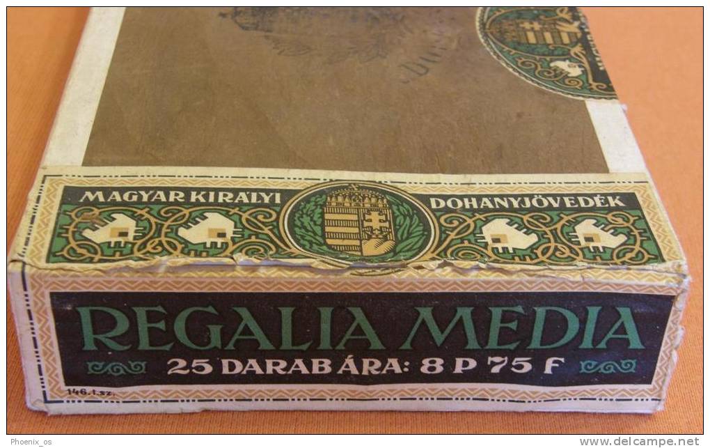 TOBACCO -  Cigarettes / Cigars Box, Wood, Hungary, Magyar Kiralyi, Year Cca 1920 - 1930 - Zigarettenetuis (leer)