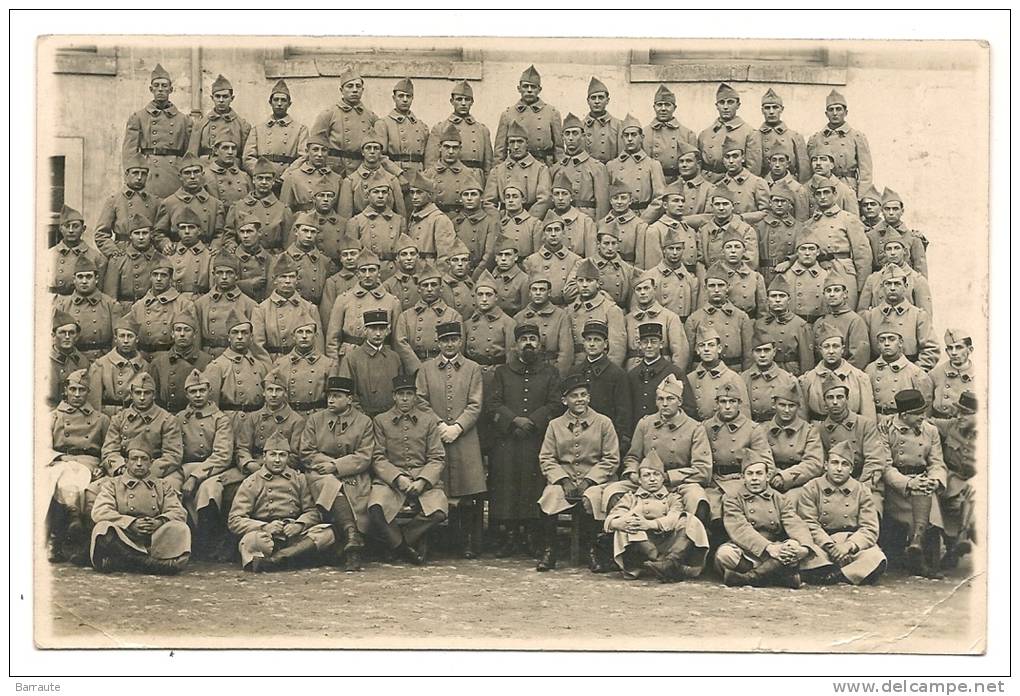 Carte Postale Photo Non Ecrite ~ 1935 Unité Militaire " La Classe " . - Photos