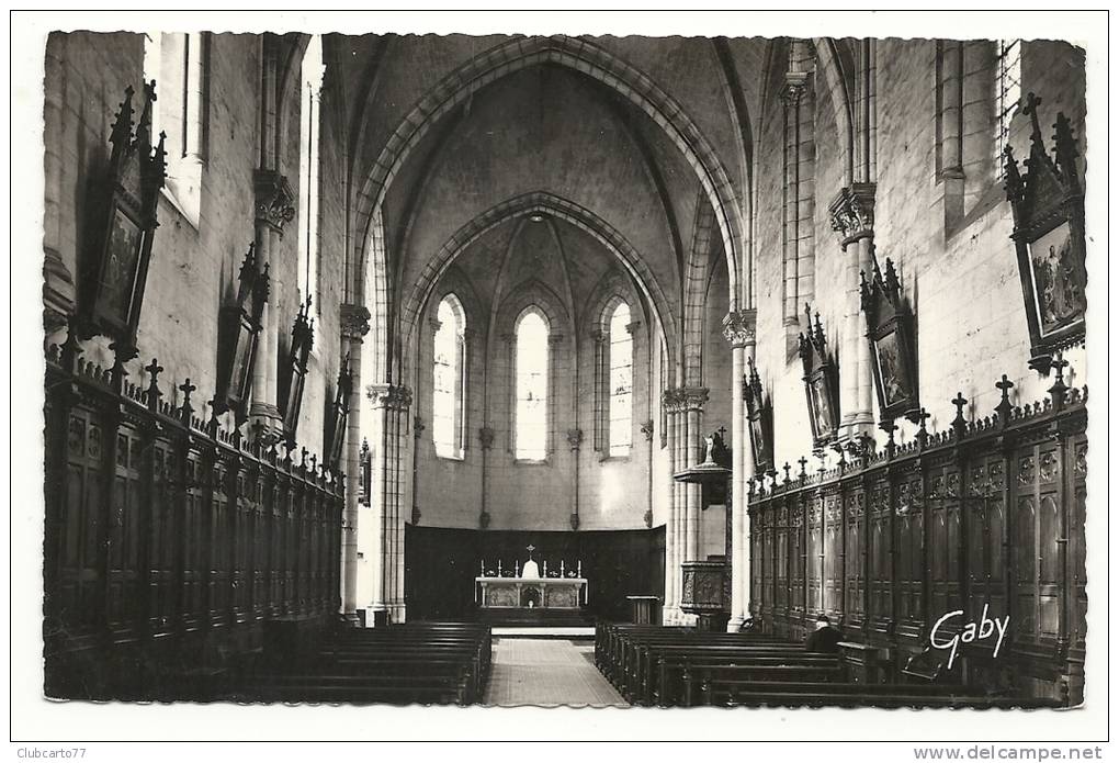 Luçon (85) : L'intérieur De La Chapelle Du Séminaire En  1961. - Lucon