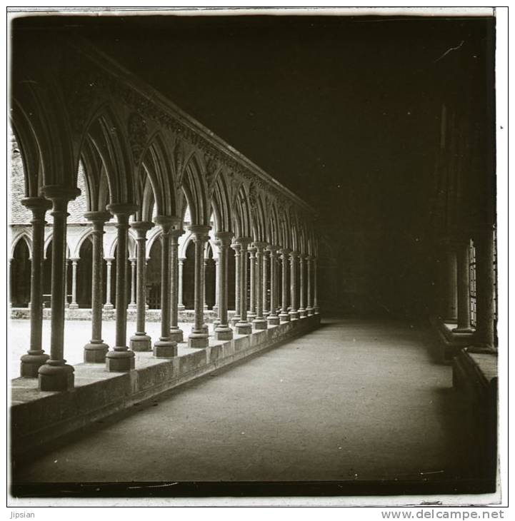 3 Plaques Verre Stéréo SUPERBES En 1910 Du 50 Mont Saint Michel Le Coître Salle Des Chevaliers   B2- 16 - Plaques De Verre