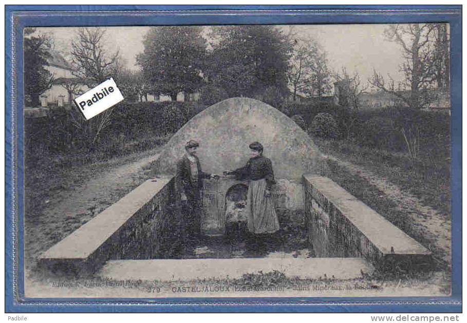 Carte Postale 47. Casteljaloux  Bains Minéreaux  La Fontaine Très Beau Plan Animé - Casteljaloux