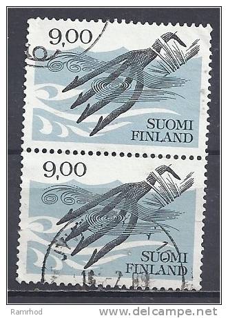 FINLAND 1976 Traditional Finnish Arts - 9m Four-pronged Fish Spear (c1000) FU PAIR - Oblitérés