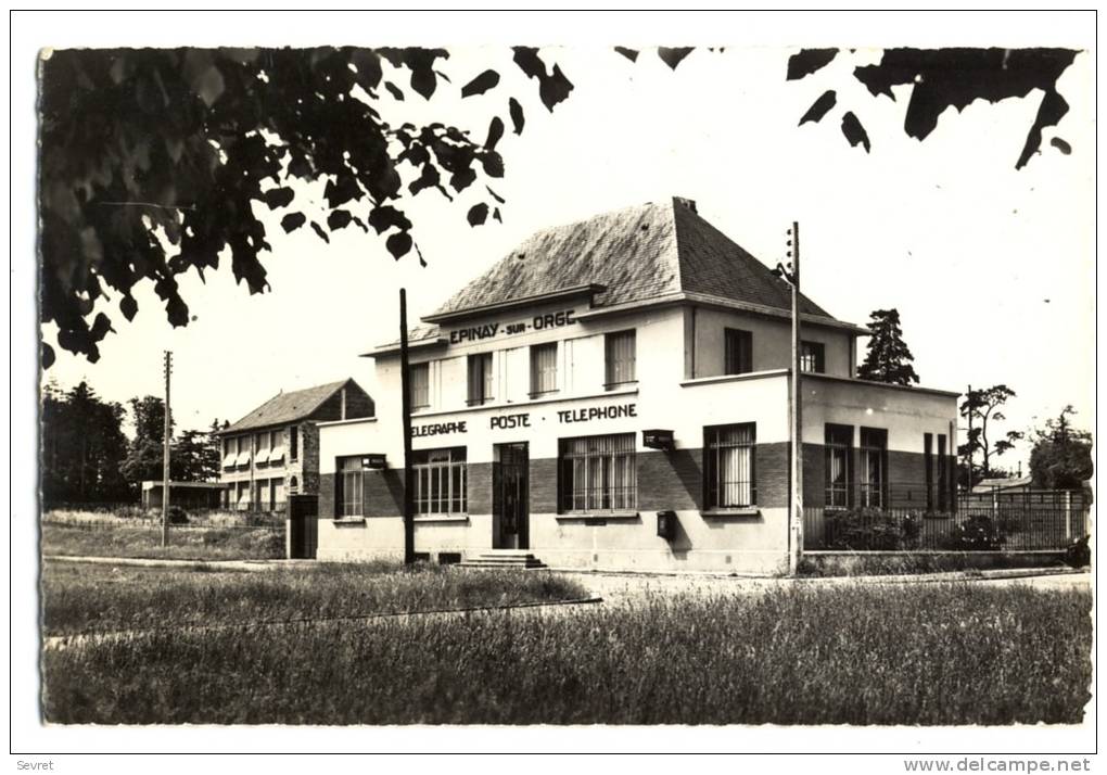 EPINAY Sur ORGE  - Hôtel Des Postes Et Les Ecoles. CPSM 9x14. - Epinay-sur-Orge