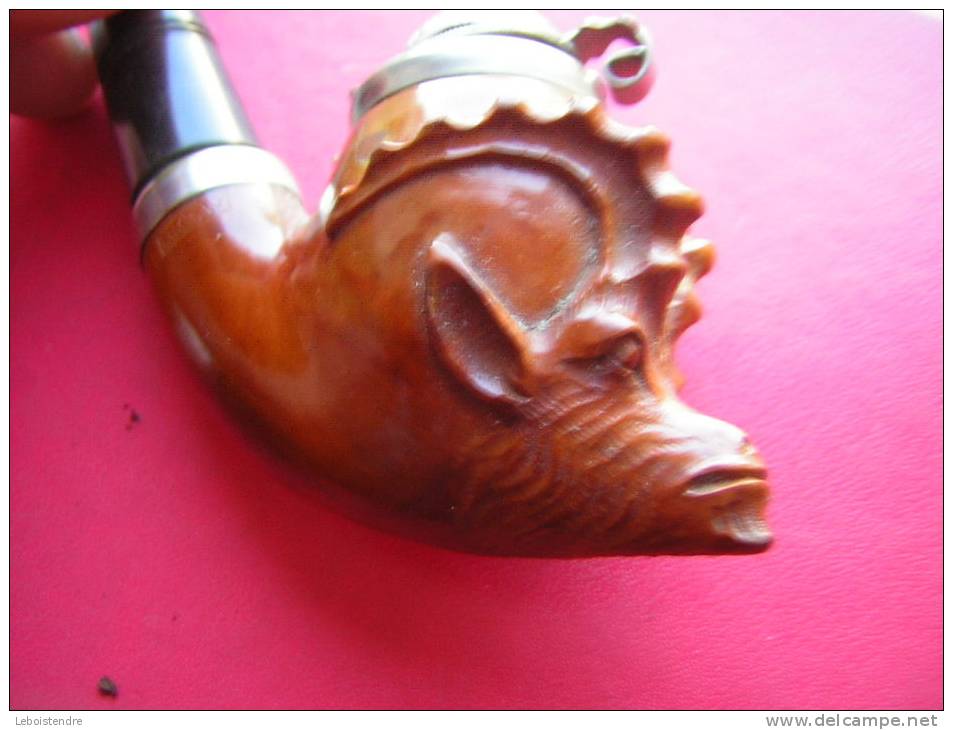 TRES BELLE PIPE SCULPTEE EN BRUYERE GARANTIE UNE TETE DE CHAMOIS OU MOUFFLON SIGNEE LUC .W-11 PHOTOS DE PRESENTATION