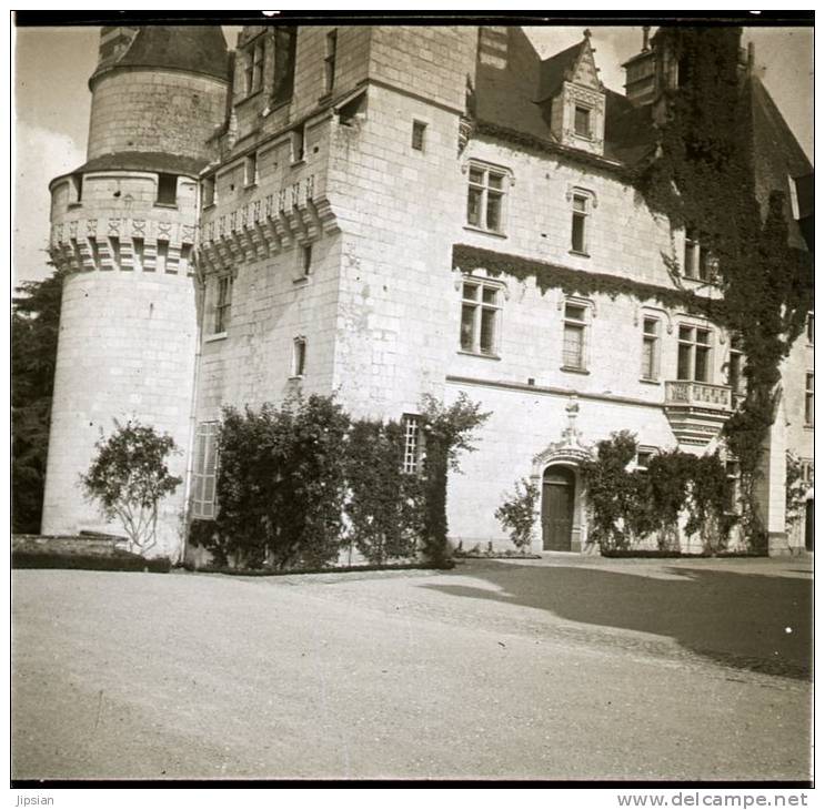 1 Plaque De Verre Stéréo  En 1906 Du 37  Ussé  La Cour D' Honneur Du Château  B5-1 - Plaques De Verre