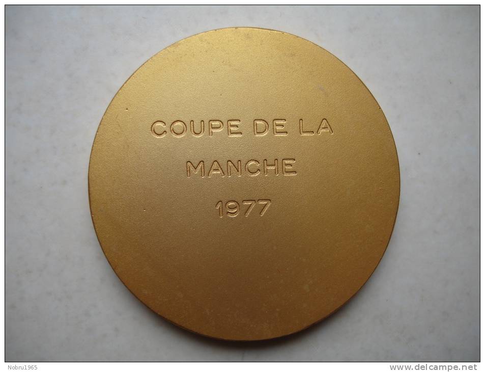 Médaille En Bronze . Tennis De Table . Ping Pong . Coupe De La Manche 1977. - Tenis De Mesa