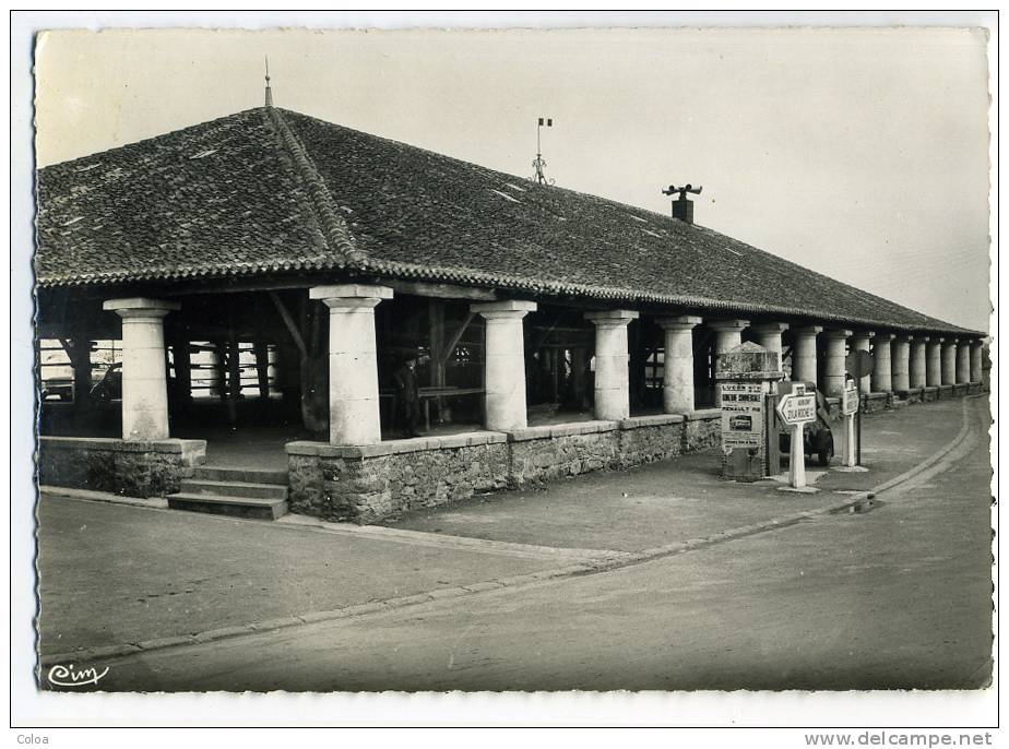 Les Moutiers Les Mauxfaits Le Marché Couvert - Moutiers Les Mauxfaits