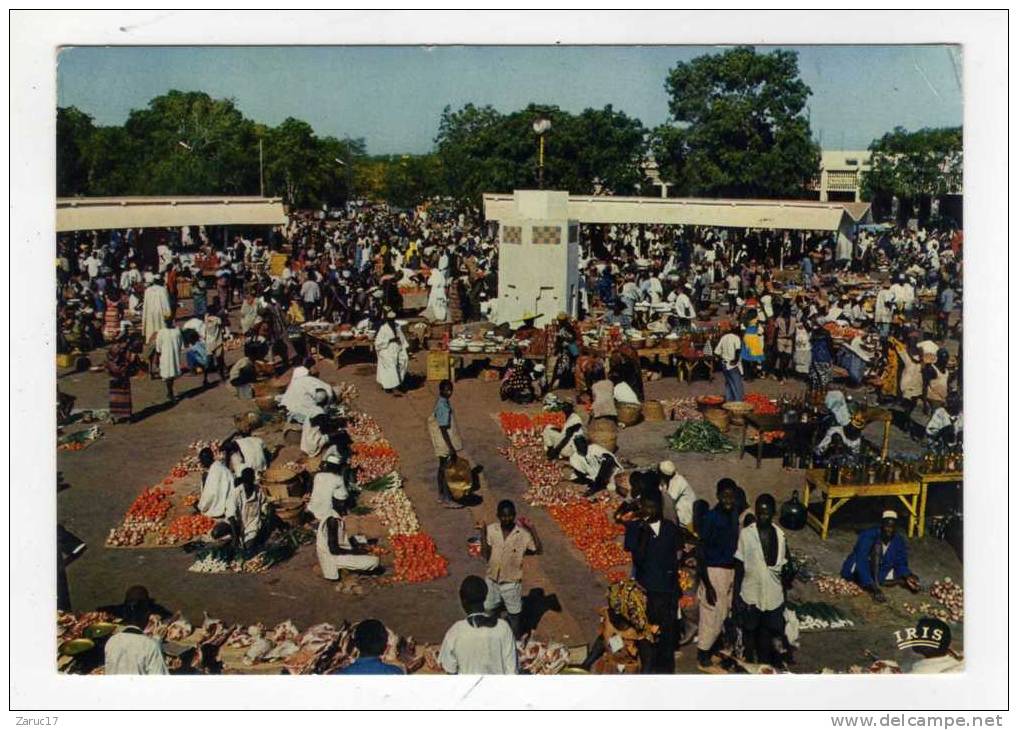 Carte Postale NIAMEY Le Marché écrite En 1977  REPUBLIQUE DU NIGER   Très Animée - Niger