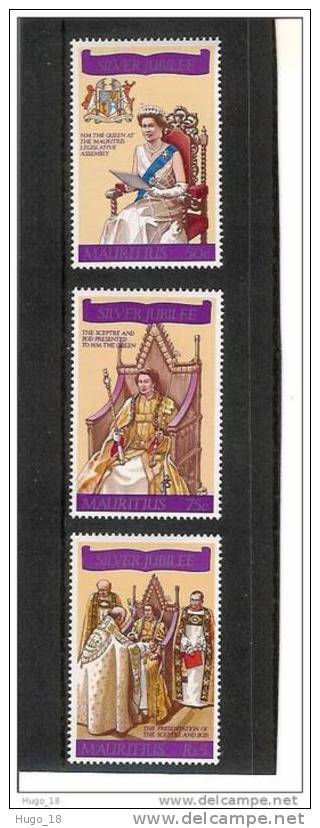 Mauritius 1977: 25ème Anniv. Accession Au Trone  YT N° 429/431 - Maurice (1968-...)