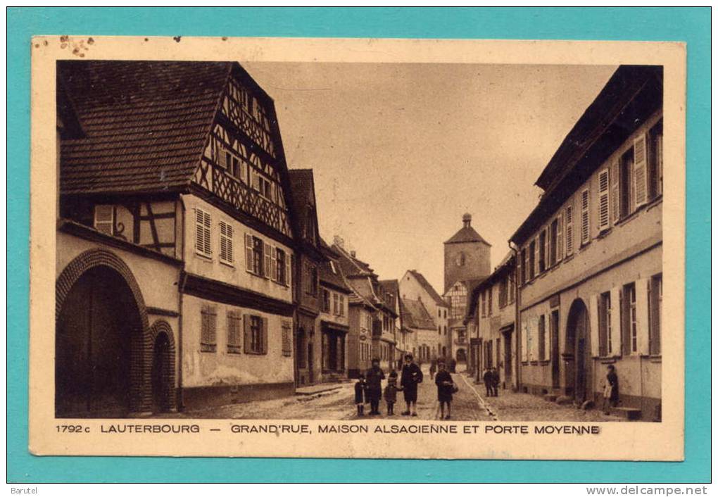 LAUTERBOURG - Grand´Rue. Maison Alsacienne Et Porte Moyenne - Lauterbourg