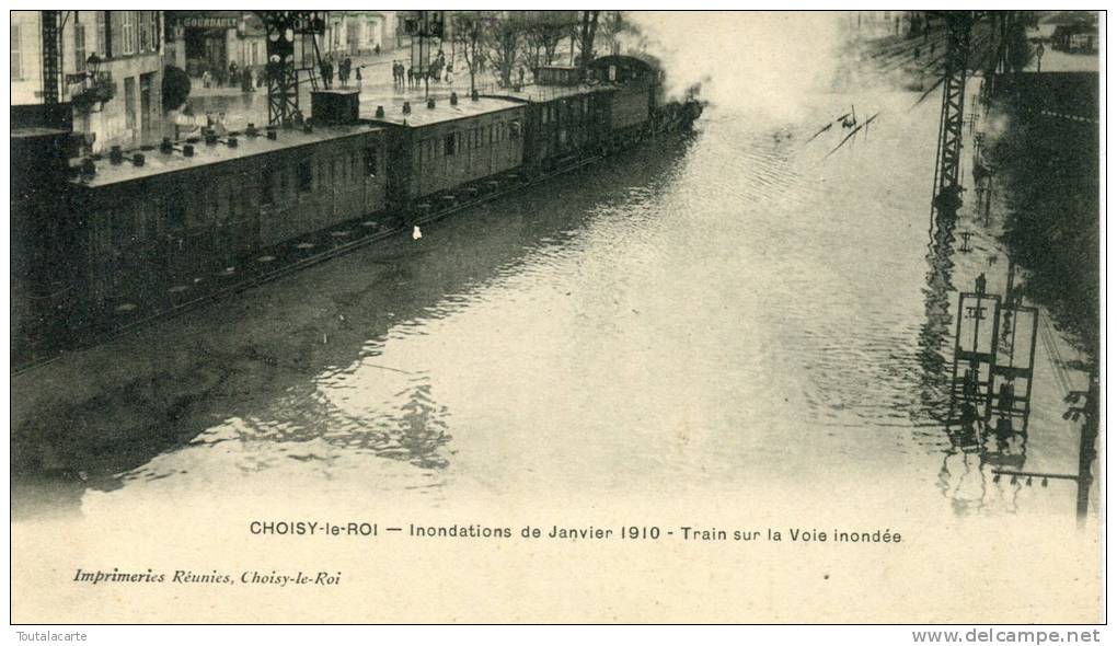 CPA 94 CHOISY LE ROI INONDATIONS DE JANVIER 1910 TRAIN SUR LA VOIE INONDEE - Choisy Le Roi