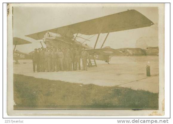 Photo 9 X 6 Cm  Groupe De  Mecanos Devant Un Avion  Des Année 1930 à 1940 - Fliegerei