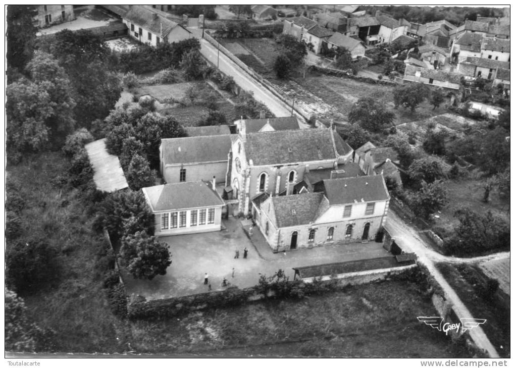 CPSM 49 CHEMILLE EGLISE SAINT PIERRE VUE DU CIEL - Chemille