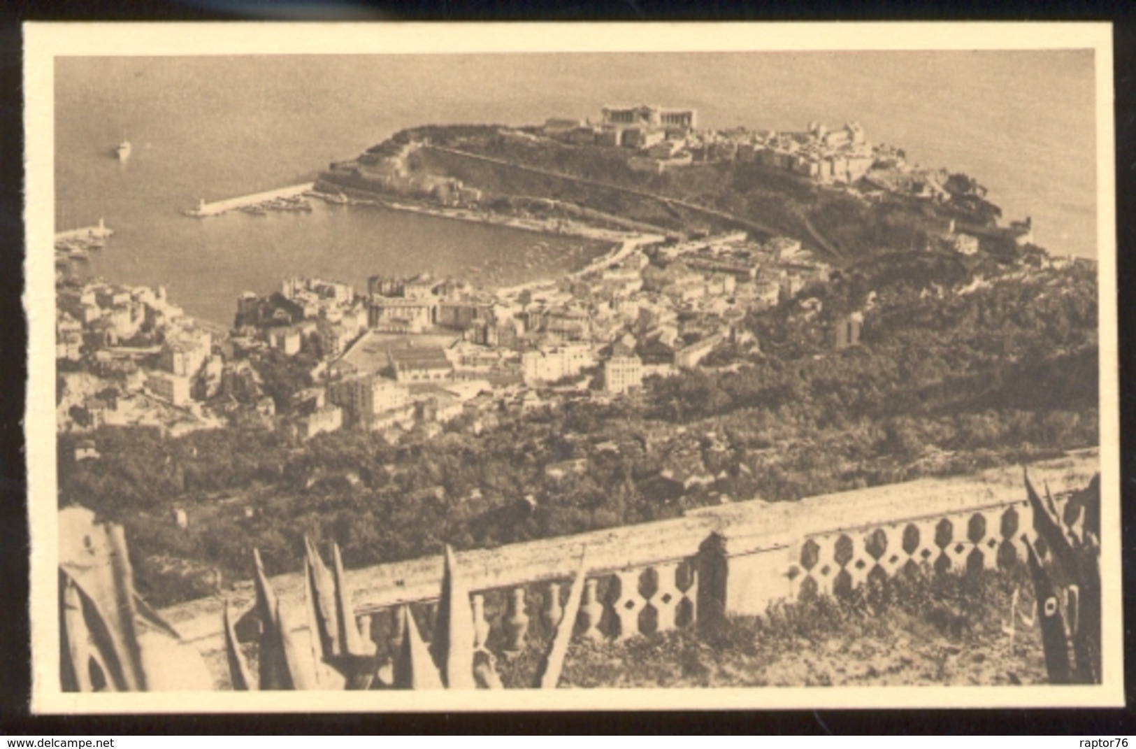 25) CPA Non écrite MONACO  Vue Générale  ( Issue De Carnet ) - Multi-vues, Vues Panoramiques