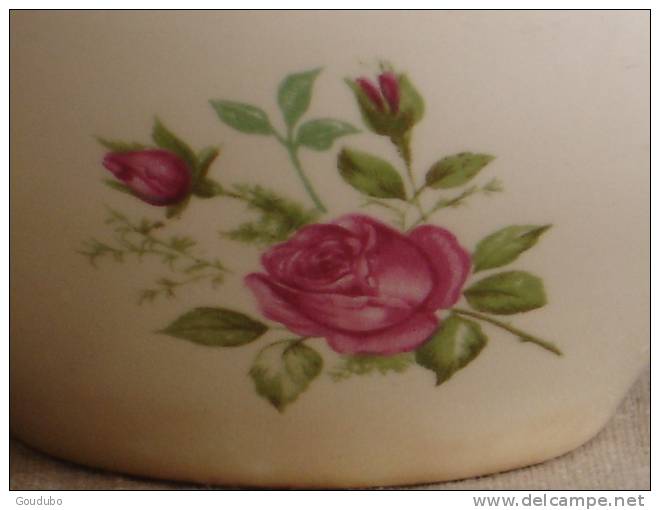 Saucière Pompadour Ancienne. Motif  Roses , Filet Or. Voir 11 Photos. - Autres & Non Classés