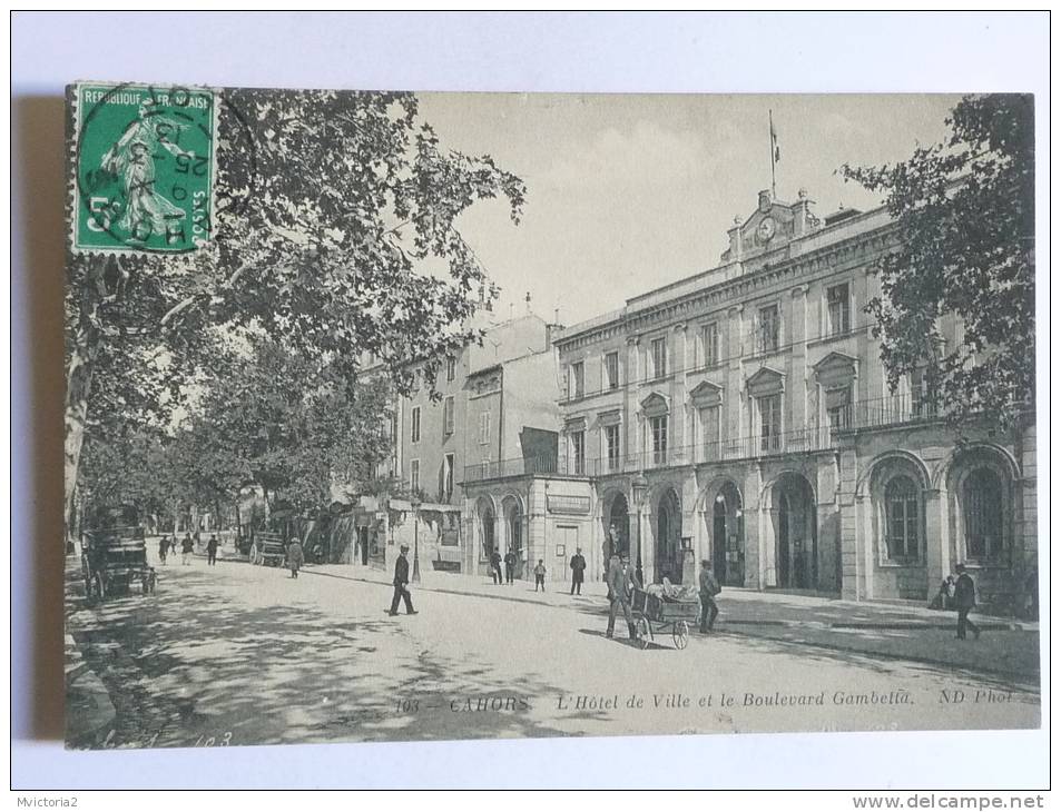 CAHORS - L'Hotel De Ville Et Le Boulevard GAMBETTA - Cahors