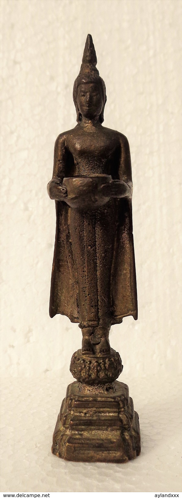 THAILAND: Old And Small Thai Bronze Standing Buddha Holding An Alms Bowl - Arte Asiatica