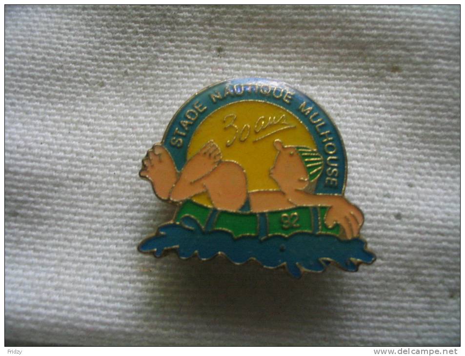 Pin´s Des 30 Ans Du Stade Nautique De MULHOUSE En 1992 - Natation