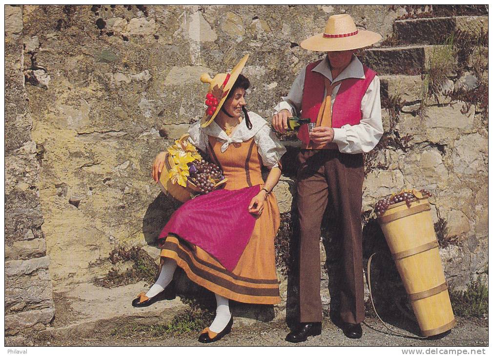 Fête Des Vignerons Vevey 1977 - Vendangeur Et Vendangeuse, Costumes Jean Monod  - Cp 10 X 15 - Manifestations