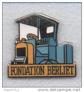 Superbe Pin´s En EGF , Transport Camion , Fondation Berliet Bleu - Transportes