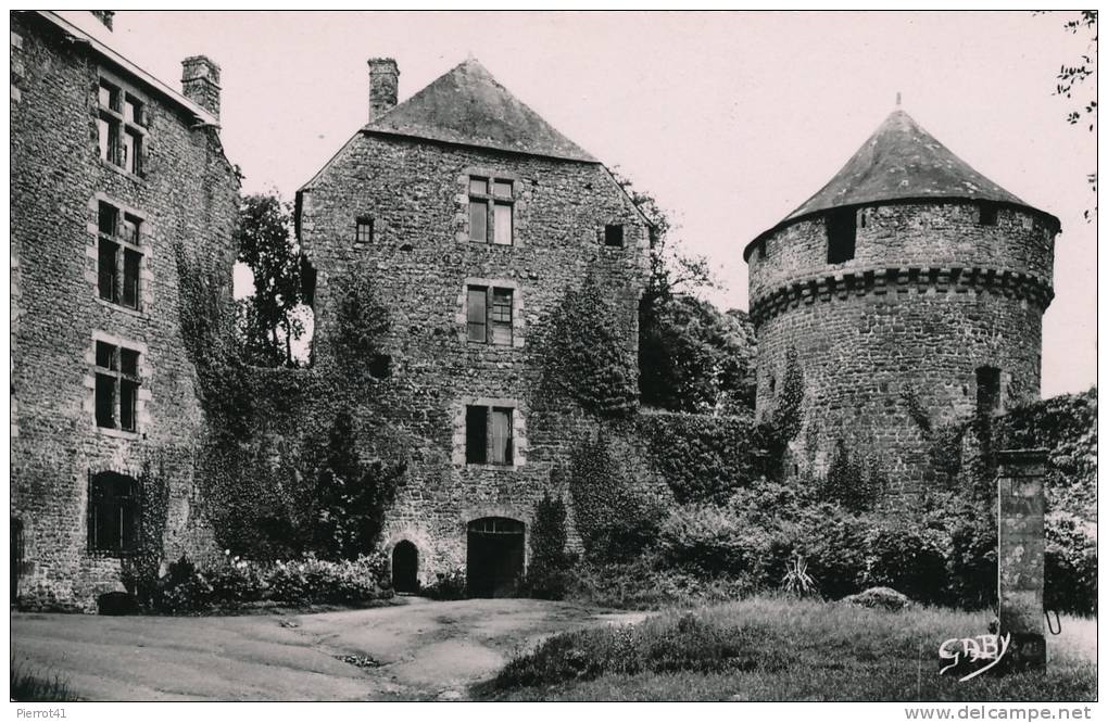 LASSAY - Le Château - Cours Du Milieu (1954) - Lassay Les Chateaux